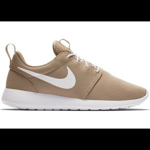 Nike Roshes One in Tan/Sand/Beige